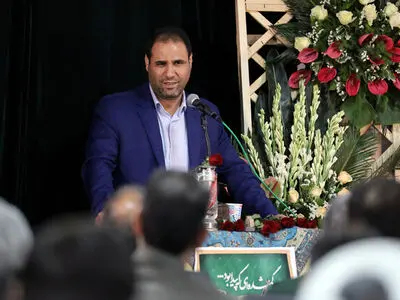 گفتمان شهیدان رجایی و باهنر را در بین دانش آموزان ترویج دهیم