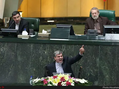 باید به نمایندگان حق دفاع در برابر گزارش‌های خلاف واقع داده شود