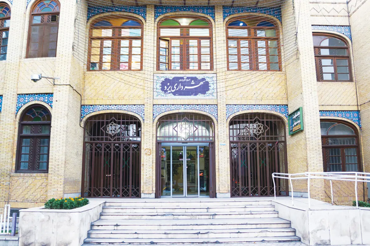 در اصلاح رانت خواری و برخورد با فساد خط قرمزی نداریم/عدم پاسخگویی ضعف جدی مدیران است