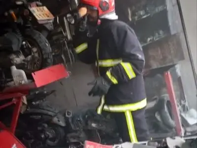 حریق تعمیرگاه موتورسیکلت در شوش بر اثر نشتی بنزین