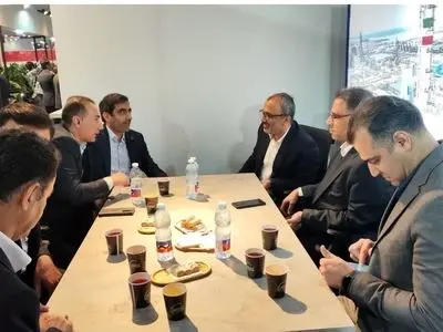 نشست مدیرعامل پتروشیمی بوعلی سینا با مدیران ارشد بانک‌های تجارت و صادرات برگزار شد 