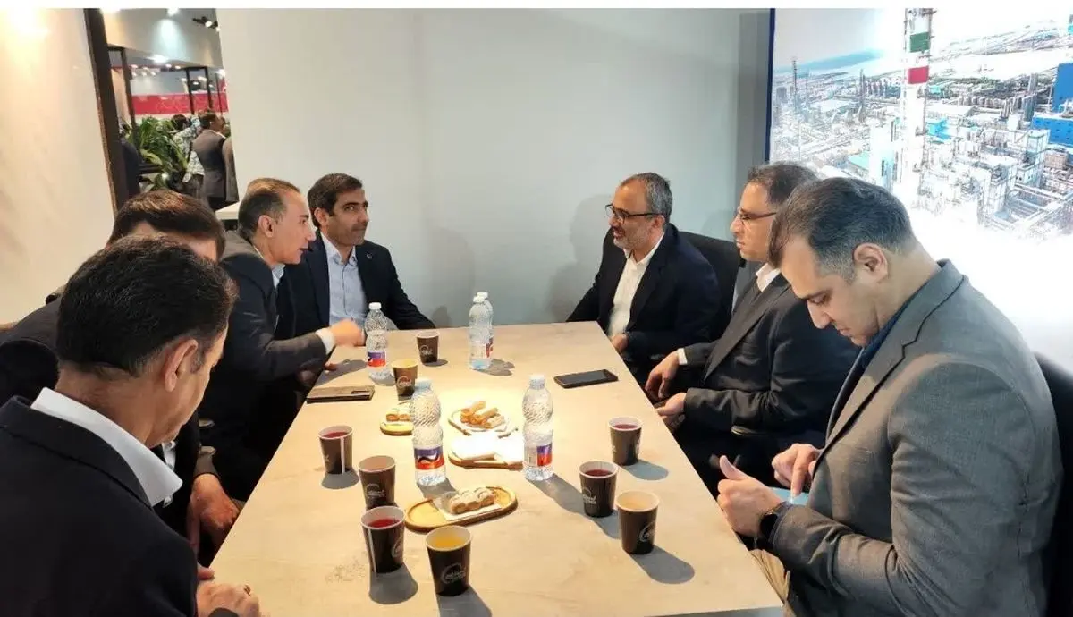 نشست مدیرعامل پتروشیمی بوعلی سینا با مدیران ارشد بانک‌های تجارت و صادرات برگزار شد 