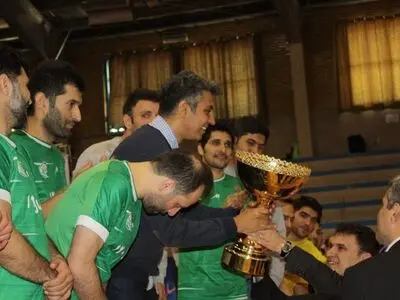 فوتبال 120 با عادل قهرمان شد/ جام اخلاق به قلم ورزش رسید