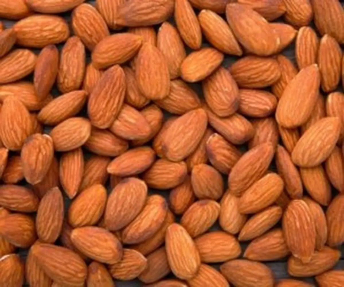 خواص و مضرات بادام تلخ