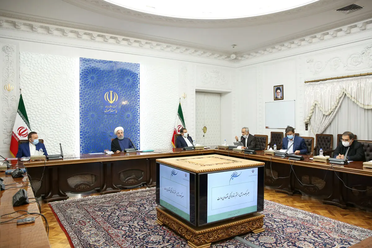 تاکید روحانی بر زمان‌بندی شفاف عرضه اوراق مالی برای جذب مشارکت فعالان اقتصادی/ گزارش بانک مرکزی از کاهش رشد نقدینگی در کشور 