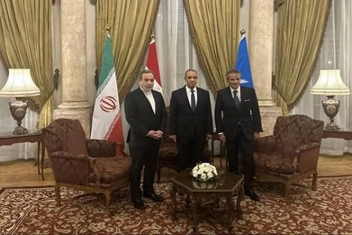 وزير الخارجية الايراني يلتقي غروسي في القاهرة