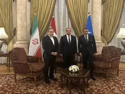 وزير الخارجية الايراني يلتقي غروسي في القاهرة