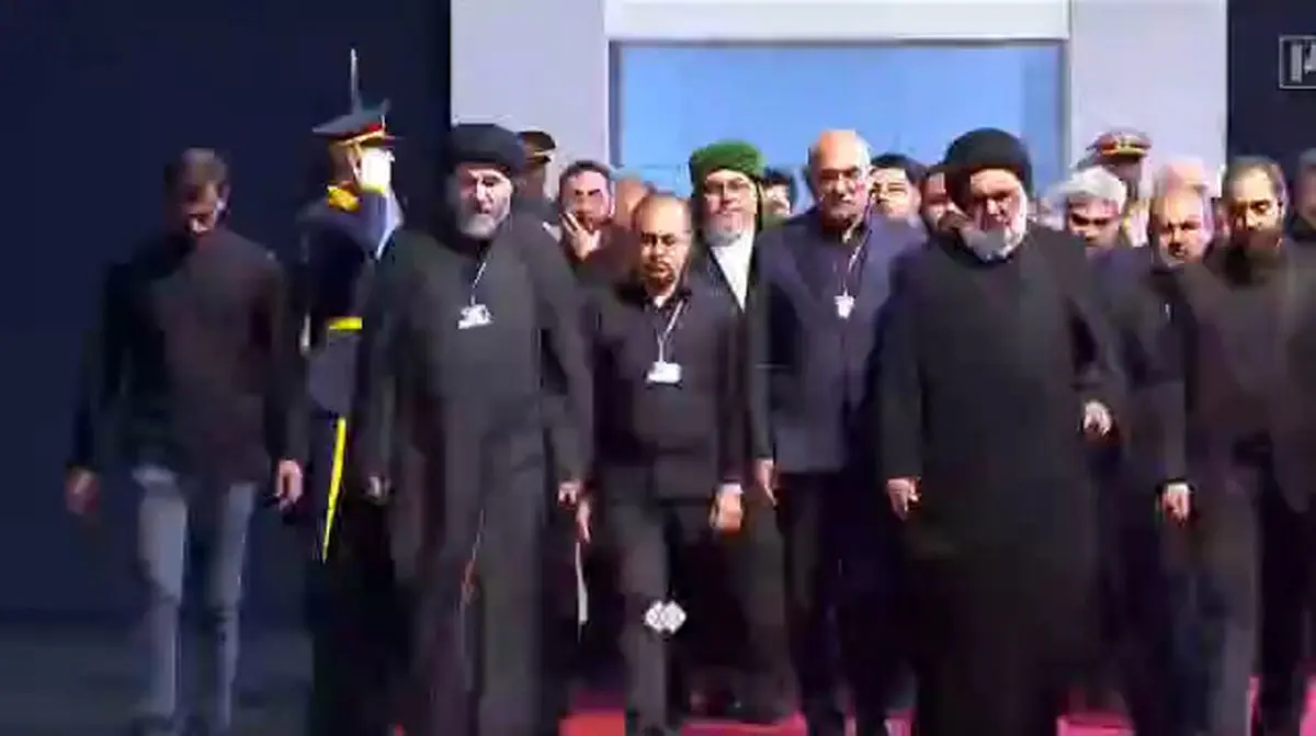 حضور استانداران نجف و کربلا و شخصیت‌های مجاهد عراق در مراسم وداع با رهبر شهید + فیلم