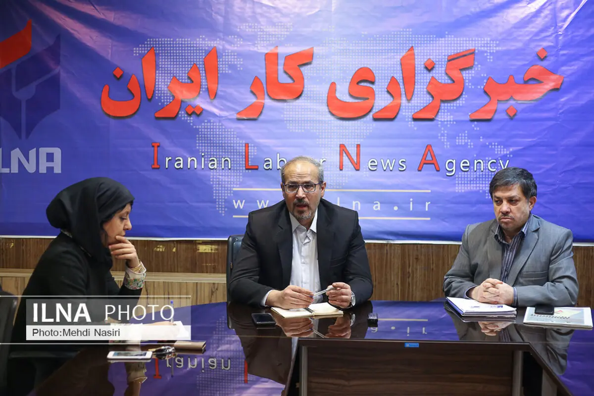 نماینده کارفرمایان: موافق اصلاح قانون کاریم، دولت بخشی از هزینه‌ها را بپردازد/ نماینده کارگران: لطفاً مغلطه نکنید! ما تورم سبد معاش را در افزایش  حداقل مزد مطالبه می‌کنیم!