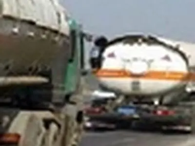 داعش روزانه ۱۰۰ تانکر از نفت عراق را به سرقت برده و می‌فروشد