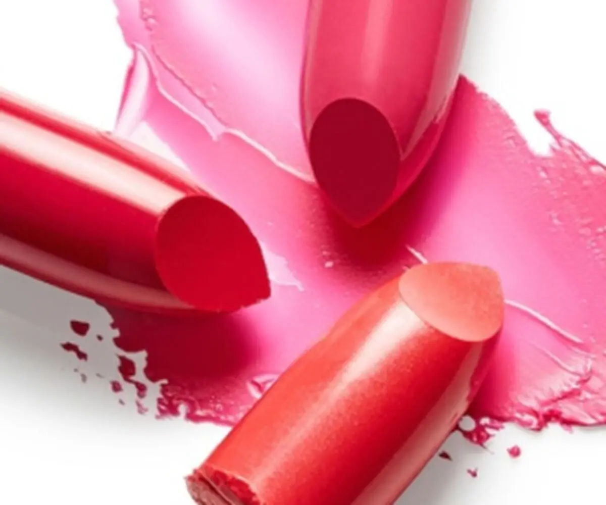 از عوارض رژلب غافل نشوید