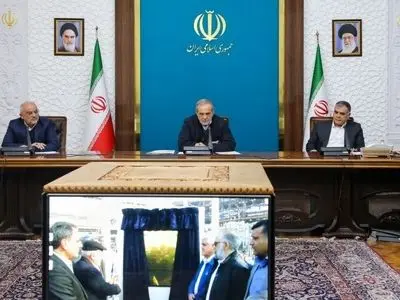 الرئيس بزشكيان يرعى تدشين مركز لمعالجة النفط غربي كارون