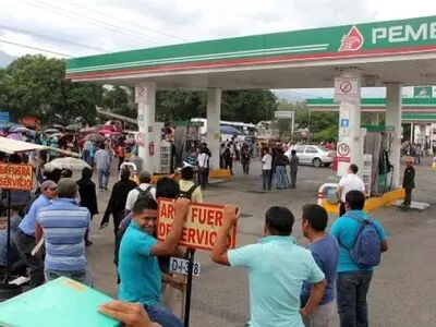معلمان در مکزیک دست به اعتصاب ۲۴ ساعته زدند