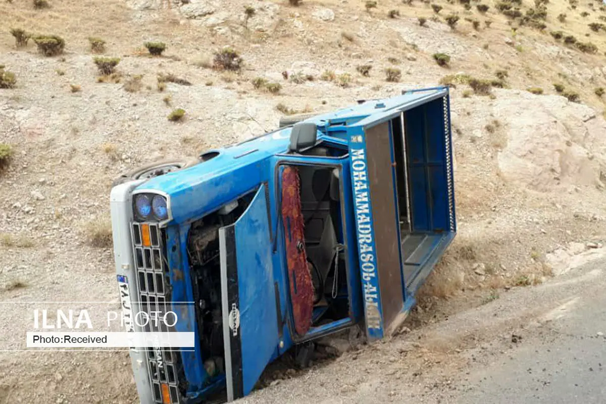 واژگونی نیسان در قزوین 11 مصدوم برجای گذاشت