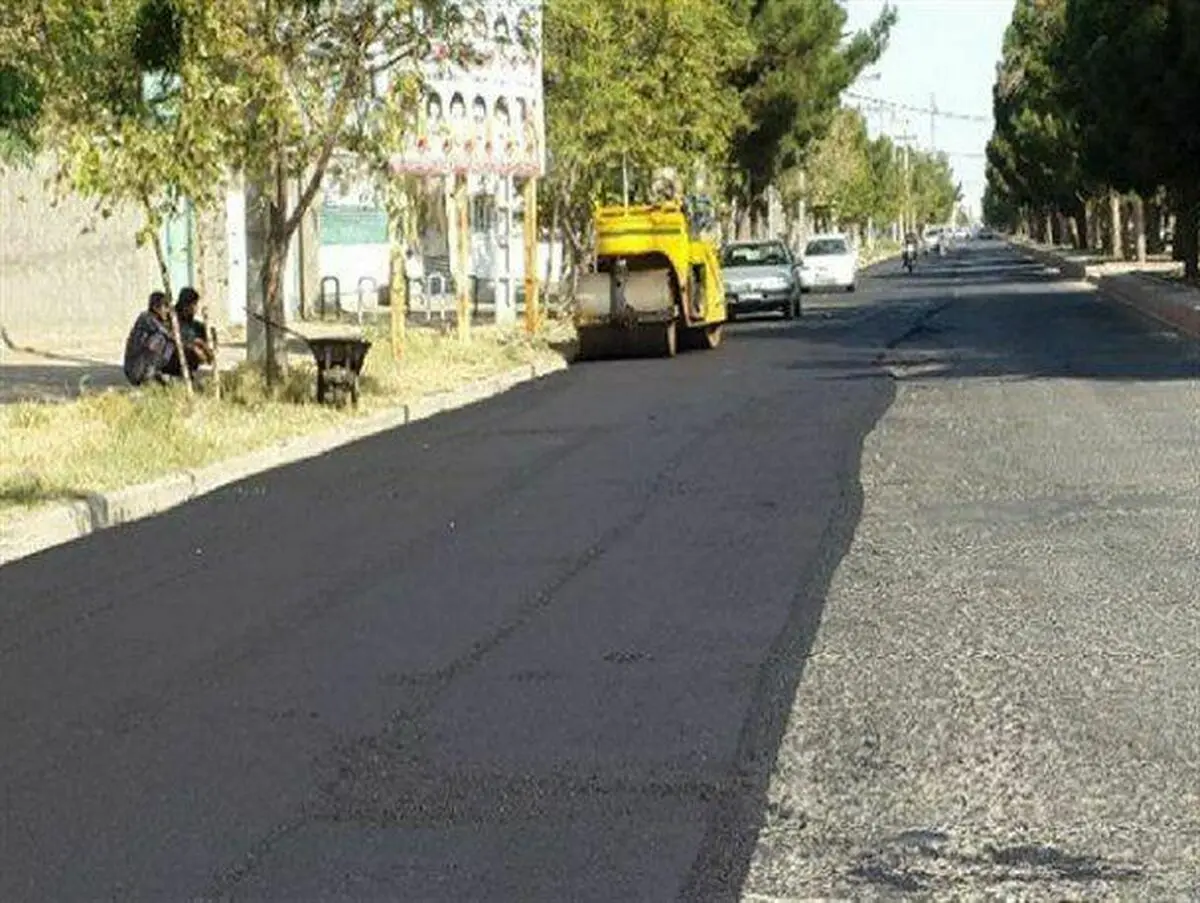 پخش ۲۰ هزار تن آسفالت در معابر شهری سرخس