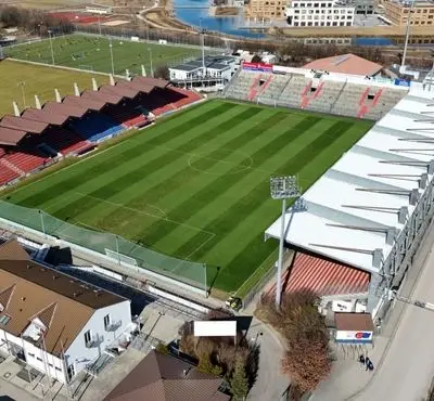 عجیب‌ترین استادیوم جهان در یاسوج! (ویدیو)