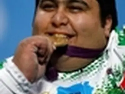 سیامند رحمان رکوردشکنی کرد و قهرمان شد