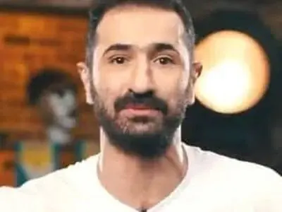 تی‌شرت بحث‌برانگیز ایمان صفا در مراسم مادر عمو پورنگ+ عکس