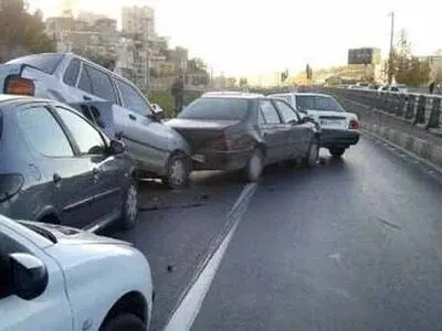 تصادف زنجیره‌ای در اتوبان امام‌علی؛ سه نفر مصدوم شدند