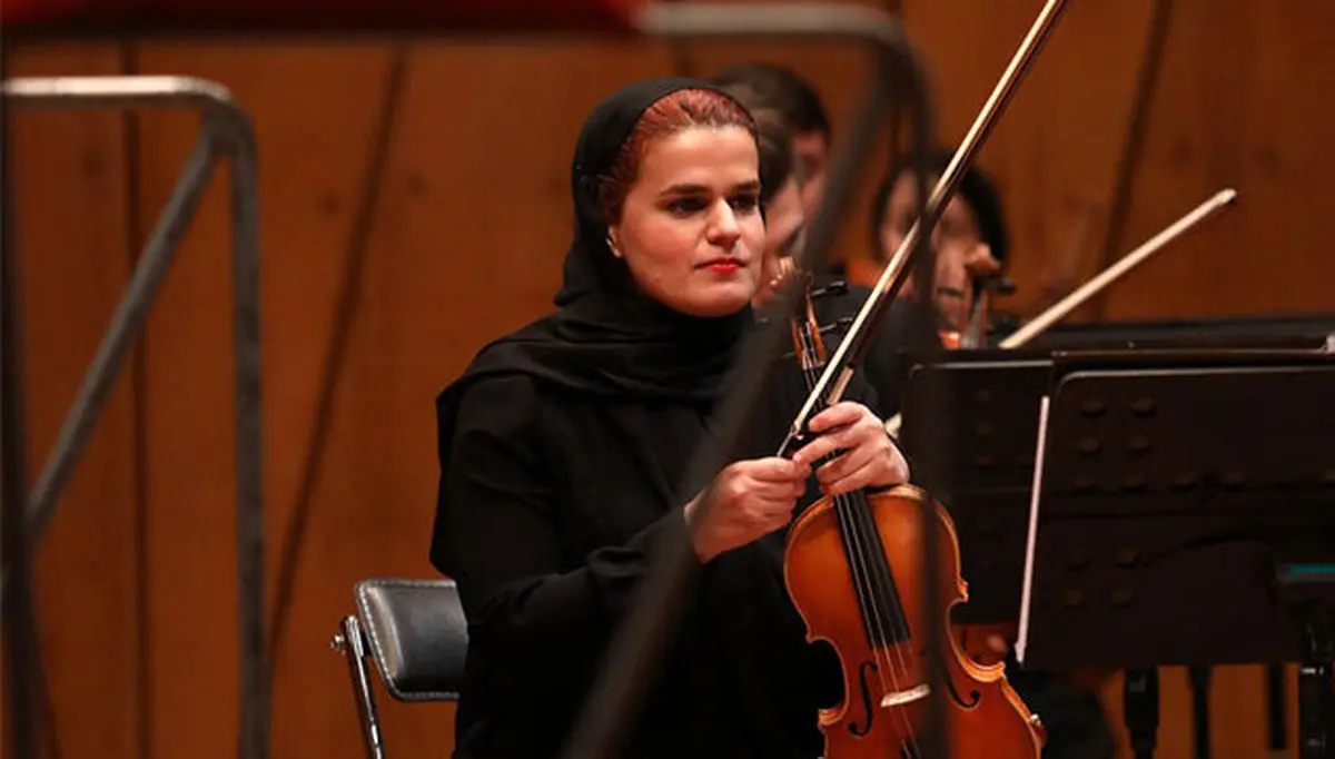 خط‌شکنی رهبری یک زن در ارکستر تهران +فیلم