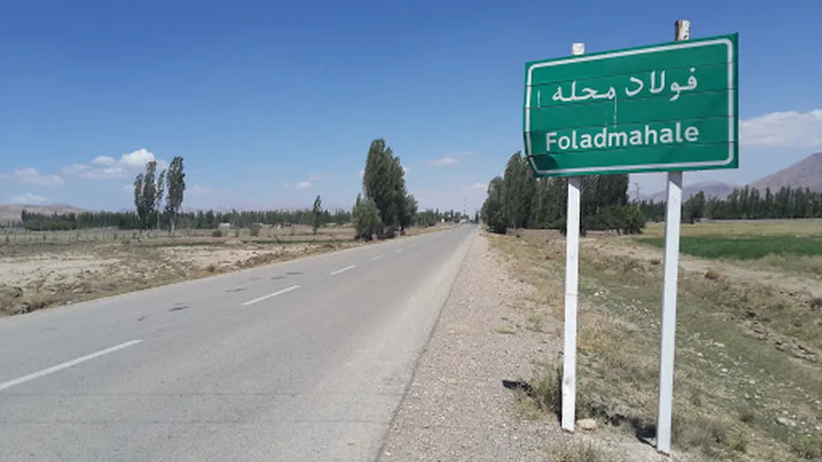 عذرخواهی معاون استاندار سمنان از حل نشدن مشکل ده ساله روستای فولاد محله/ بنیاد مسکن خسارت اهالی زیان دیده را جبران کند