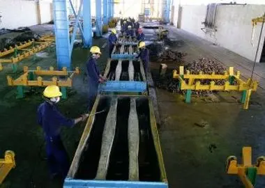 نگرانی ۲۰۰ کارگر کارخانه «تراورس اندیمشک» از تعطیلی احتمالی/ درخواست کارگران برای خلع ید بخش خصوصی