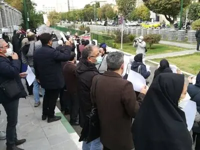 اعتراض پرستاران تامین اجتماعی مقابل مجلس/ مقاومت سازمان در برابر بازنشستگی با ۲۰ سال بیمه‌پردازی