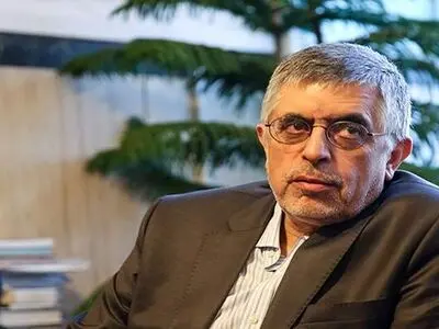 نماد دموکراسی را تبدیل به بازی ثبت نام و بعد هم تایید صلاحیت کرده‌ایم