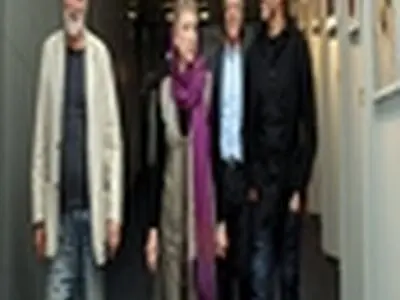 آغداشلو، مظفرى و آریان‌پور نقاشان ٢٥ ساله برتر دامون‌فر را انتخاب مى‌کنند