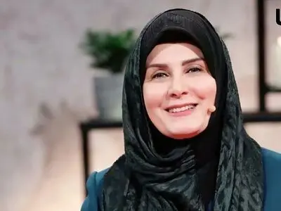 پرده برداری خانم مجری دهه ۶۰ از مزاحمت ها و آزارهای کلامی و خواستگاری های عجیب و غریب از او! + فیلم