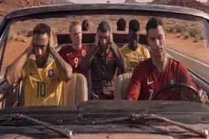 ویدئو: وقتی مسی هم راننده اتوبوس شکست‌خوردگان شد