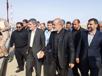 وزیر کشور از نقاط زلزله زده جنوب فارس بازدید کرد 