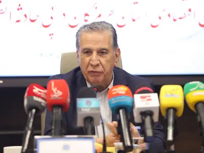 ضرورت بازنگری در نظام گمرکی و ایمن‌سازی بنادر؛ تأکید رئیس اتاق بازرگانی ایران در نشست هرمزگان +فیلم