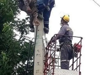 مرگ دو سیمبان اداره برق رشت و اصفهان بر اثر حادثه کار 