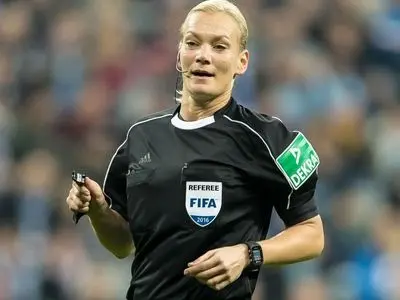 بیبیانا اشتاین هاوس هستم؛ داور زن فوتبال