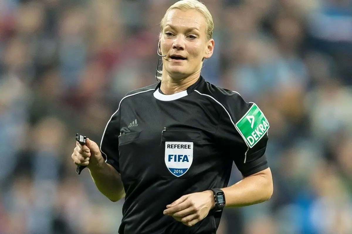 بیبیانا اشتاین هاوس هستم؛ داور زن فوتبال