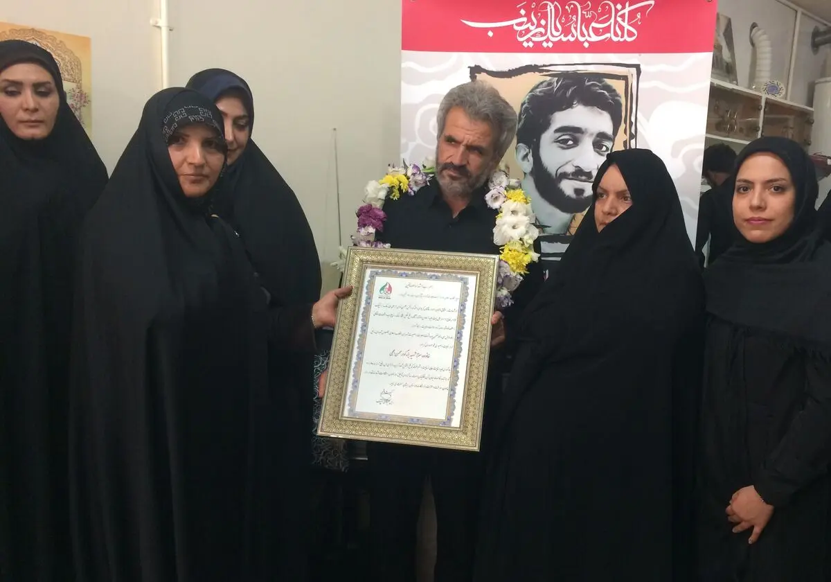 دیدار جمعی از مسئولین و قهرمانان ورزشی کشور با خانواده شهید "حججی"