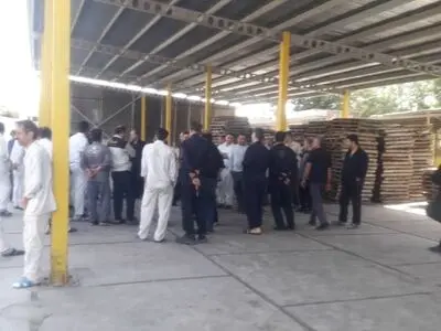 تجمع همزمان کارگران داروگر تهران و تولی پرس قزوین در محوطه محل کار 
