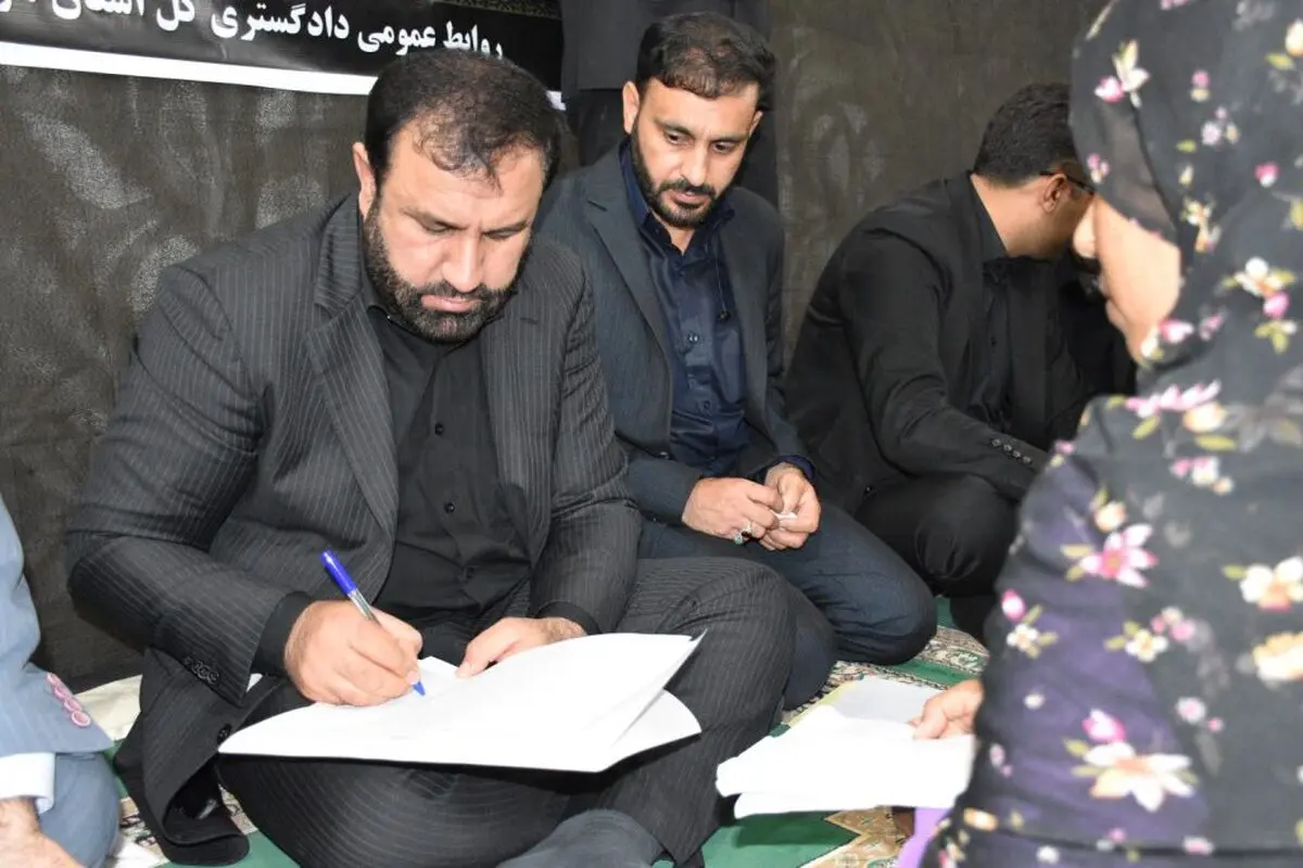 رئیس کل دادگستری پای درد ِدل اهالی هرمز نشست/ ابلاغ سلام آیت اللّه رئیسی به مرزداران خلیج فارس  