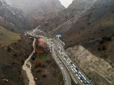 ترافیک سنگین در چالوس و آزادراه تهران-شمال/ ممنوعیت تردد از مرزن‌آباد به سمت تهران از ساعت ۱۱