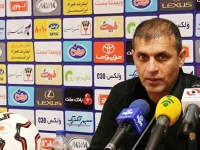 ویسی: جلوی سپاهان نباید اشتباه کنیم/ بازیکنان ما حتی رختکن مناسب ندارند