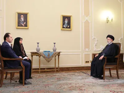 الرئیس الإیرانی: بالتزامن مع رفع الحظر نسعى لاجهاض الحظر الظالم