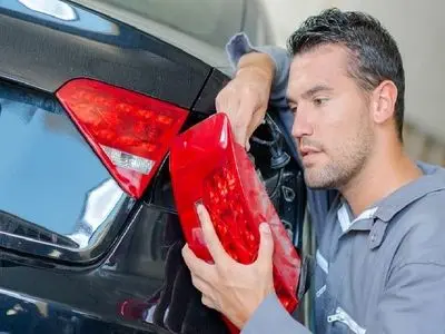 تعویض چراغ عقب خودرو + (هزینه و نکات مهم قبل خرید)