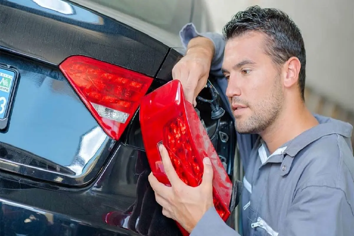 تعویض چراغ عقب خودرو + (هزینه و نکات مهم قبل خرید)