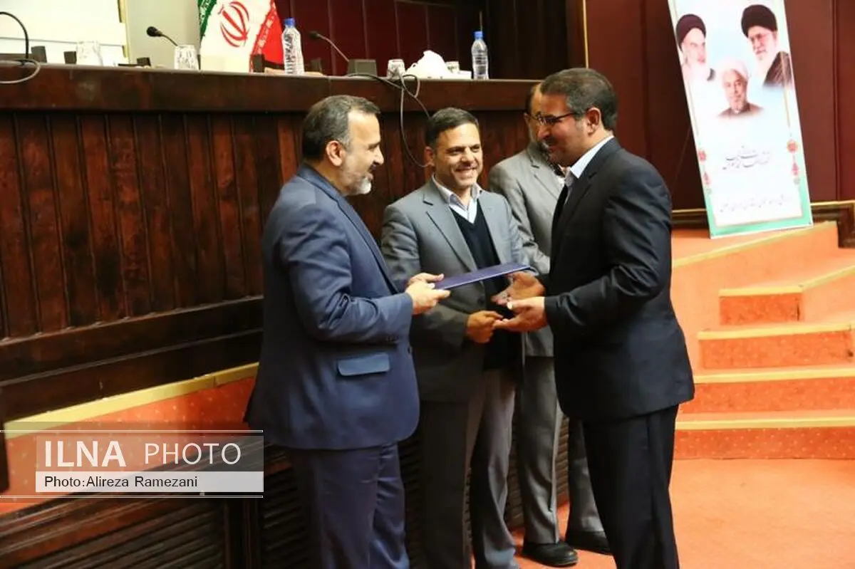 تجلیل استاندار خراسان‌رضوی از دستگاه‌های برتر استان در سال گذشته
