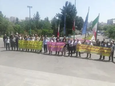 تجمع بازنشستگان مخابرات در چند شهر/ قوانین اجرا نمی‌شود