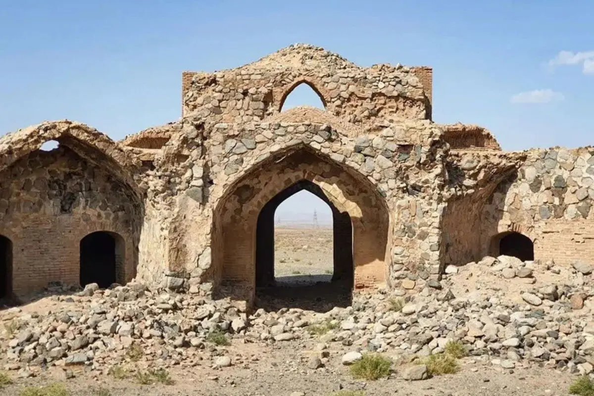 صدور سند مالکیت کاروانسرای تاریخی «ده‌زیره» به نام میراث‌فرهنگی کاشان