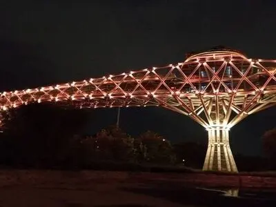 پل طبیعت نارنجی می‌شود