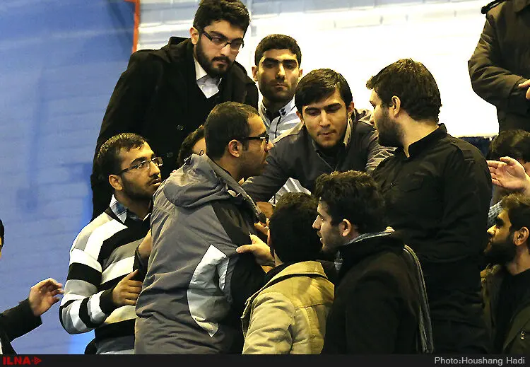 دانشجویان شعار دادند، صدای روحانی گرفت/ پای حصر به روز دانشجو کشیده شد + عکس