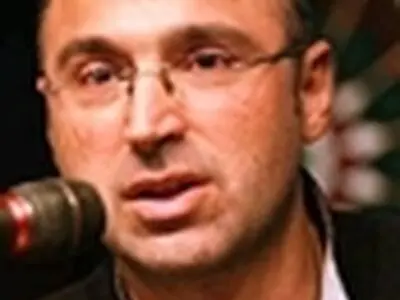 مشاوره هیئت داوران پوستر فجر به عباس غفاری سپرده شد